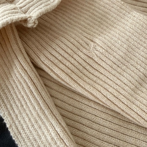 Pinque Ribbed Sweater - Medium - Note Callout - Picture 5 of 5